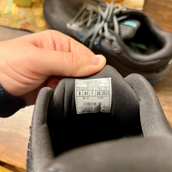 Brooks Ghost Max 2 Mens Size 8 Wide (2E) - Picture 2 of 5